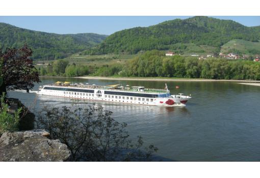 Un buque creado para mostrarle los paisajes del Danubio
